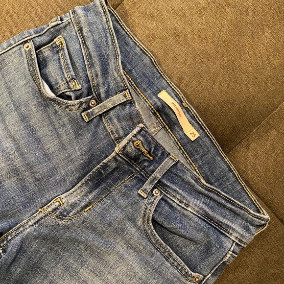 Levi’s 711 Skinny Jeans - Picture 4 of 5